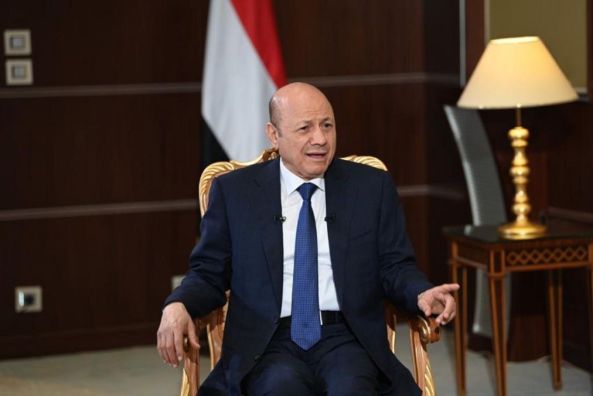 العليمي: الحوثيون هددوا بقصف مطار عدن إذا لم تعد الطائرة اليمنية الرابعة إلى صنعاء